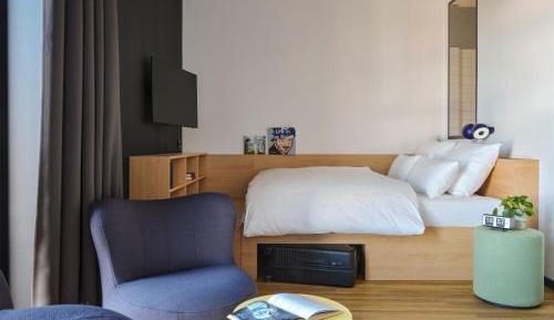 Design Apartment with AC and King-Size-Bed