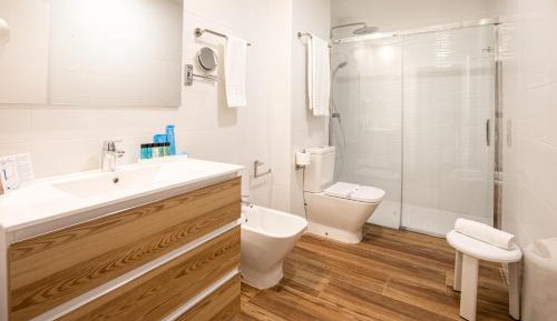 Apartment with Side Sea View