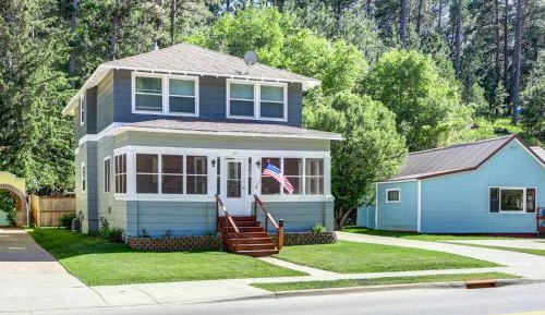 Three-Bedroom Holiday Home 