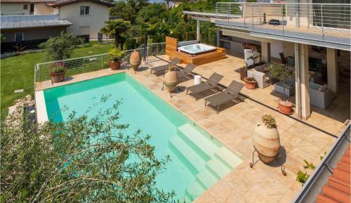 Three-Bedroom Holiday Home 