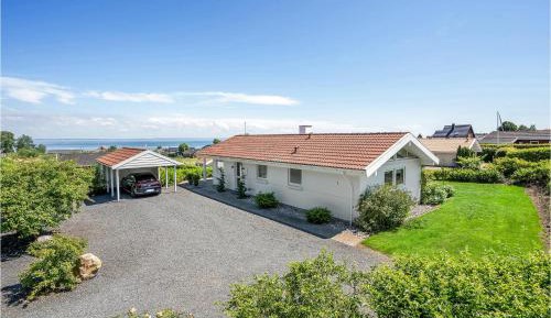 Three-Bedroom Holiday Home 