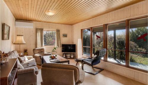 Three-Bedroom Holiday Home 