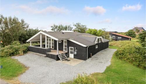 Three-Bedroom Holiday Home 