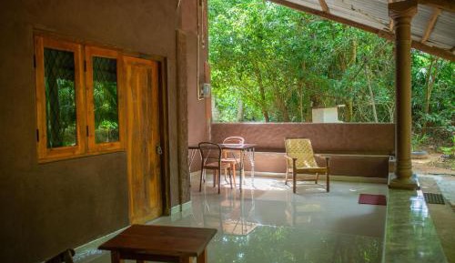 Deluxe Double Room (2 Adults + 1 Child)
