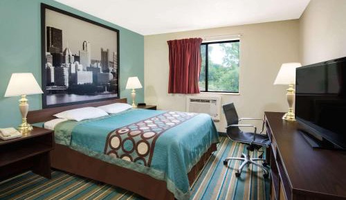 Queen Room - Mobility Access/Non-Smoking