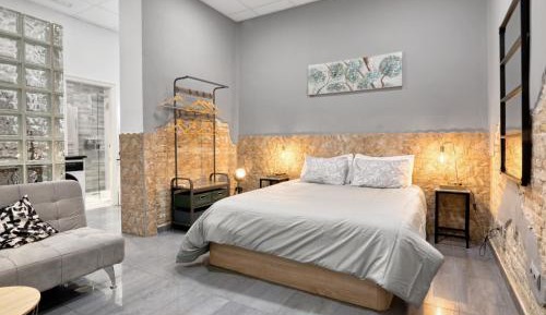 Superior One-Bedroom Apartment