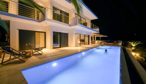 Villa - Beach Front