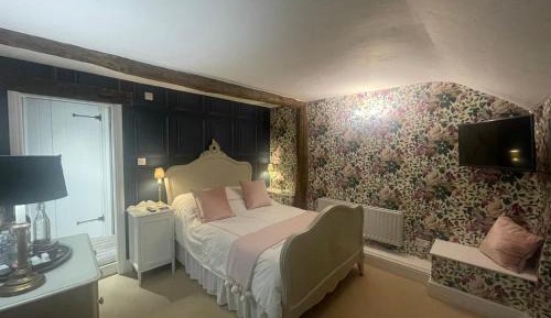 Deluxe Double Room with Shower