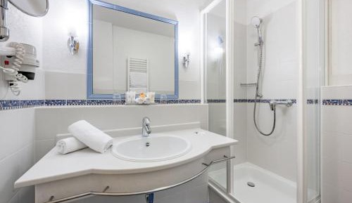 Family Apartment with Balcony