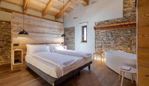 Deluxe Double Room with Bath