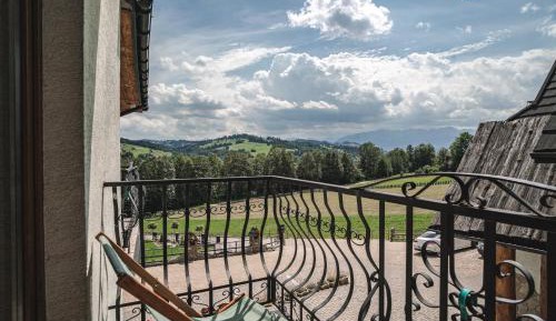 Double or Twin Room with Mountain View