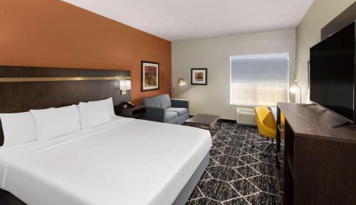 Deluxe King Room with Mobility/Hearing Impaired Access - Non-Smoking