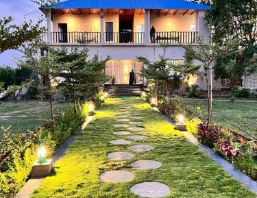 Queen Room with Pool View