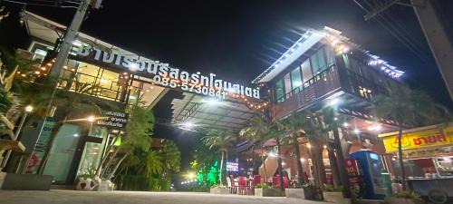 Deluxe Double or Twin Room with Mountain View