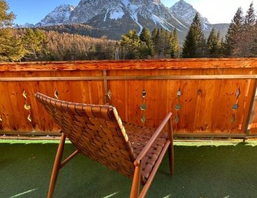 Apartment with Mountain View
