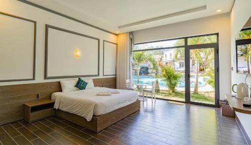 Double Room with Pool View