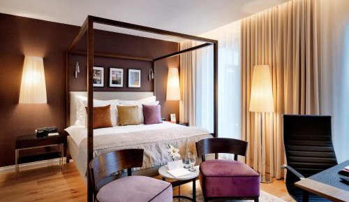 King Room with Roll-In Shower - Disability Access