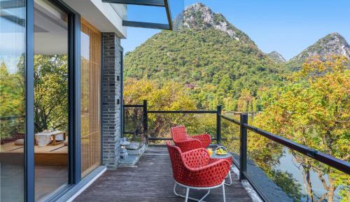 Deluxe King Suite with Terrace