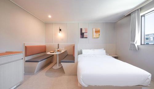 Suite with 2 Computers