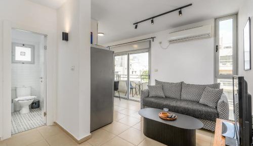 One-Bedroom Apartment with City View