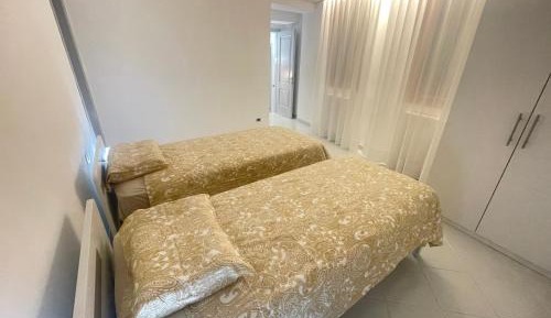 Twin Room with Private External Bathroom