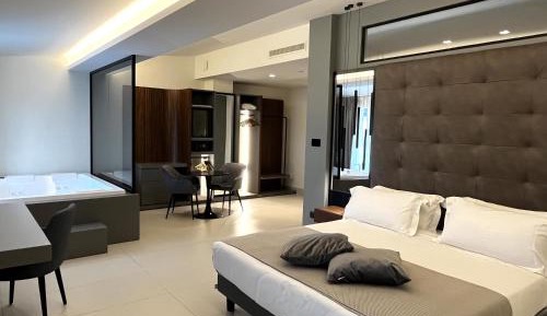 Superior King Suite with Jacuzzi and Balcony - Non-Smoking