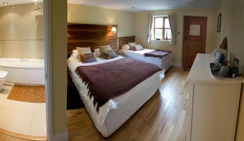 Triple Room with Bath