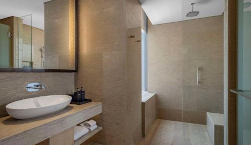 Deluxe King Room with City View