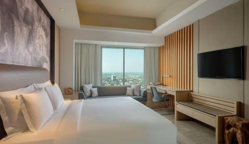 Deluxe King Room with Bath Tub and City View