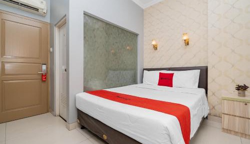 RedDoorz Double Room