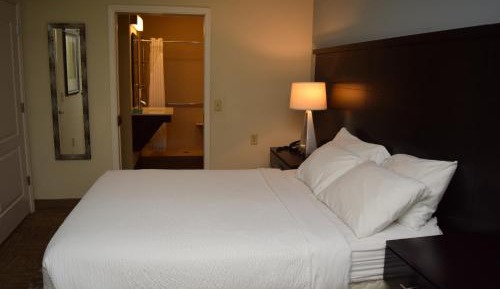 Queen Studio Suite - Hearing Accessible/ Non-Smoking