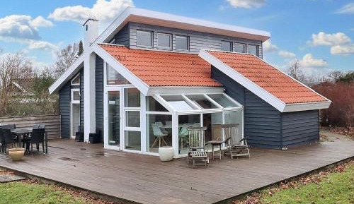 Three-Bedroom Holiday Home 