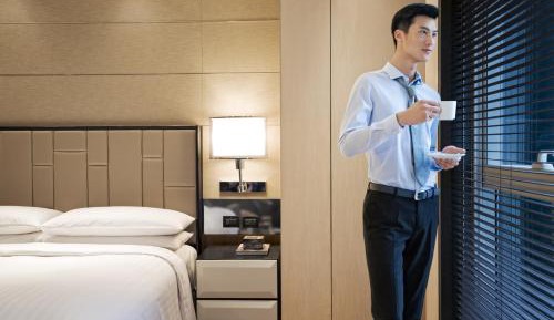 One-Bedroom Corner King Suite
