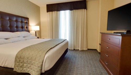 Deluxe King Meeting Room – Hearing Accessible, Tub