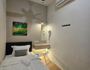 Single Room with Shared Bathroom