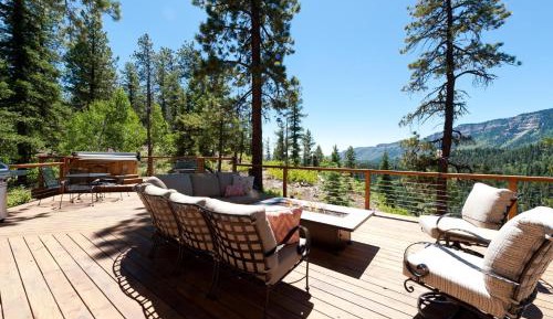 Three-Bedroom Holiday Home 