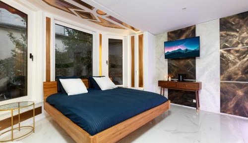 King Room with Spa Bath