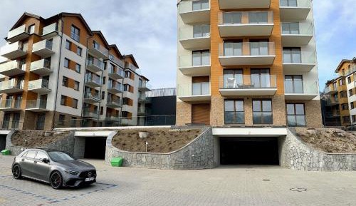 Apartment with Mountain View