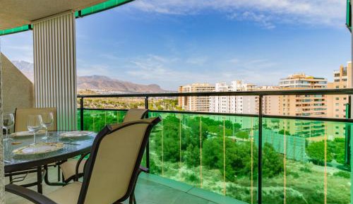 Apartment with Mountain View