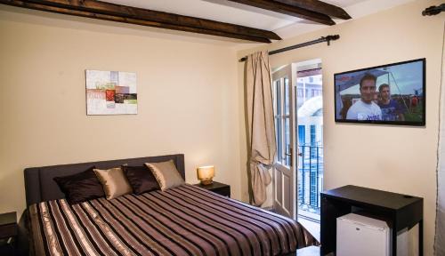 King room with Bath and Patio