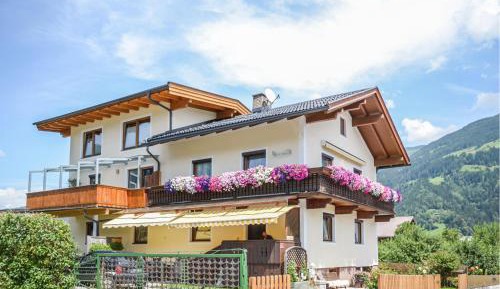 Four-Bedroom Holiday Home