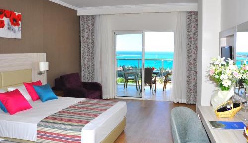 Standard Triple Room with Sea View
