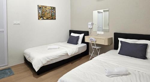 Double or Twin Room with Private Bathroom