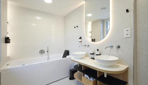 Suite with Spa Bath