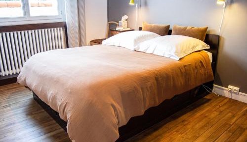 Standard Double Room with Shared Bathroom