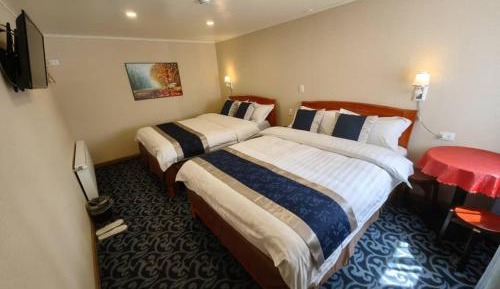 Double or Twin Room with Shower