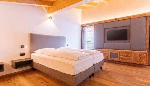 Two-Bedroom Superior Penthouse Apartment for 6 person