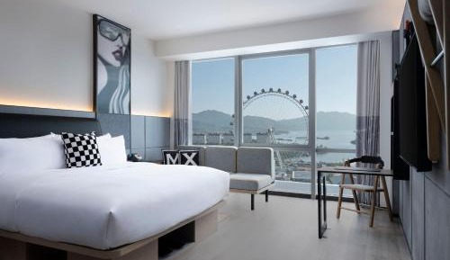 King Beds Room with lake views
