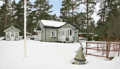 One-Bedroom Holiday Home