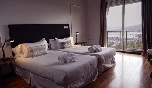 Twin Room with Lake View